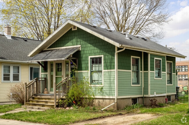 Ranch houses are commonly found throughout Emerson East.