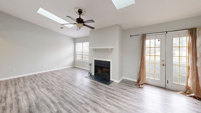 610 Waters Dr, Virginia Beach, VA 23462 - photo 2