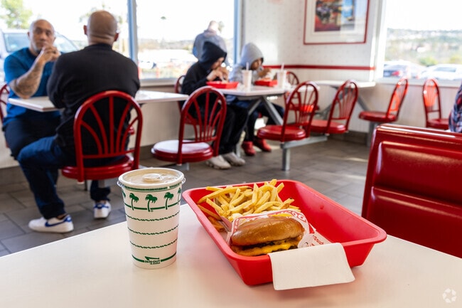 In n Out is a favorite place to grab a delicious burger in Robinhood-Bon Vivant.