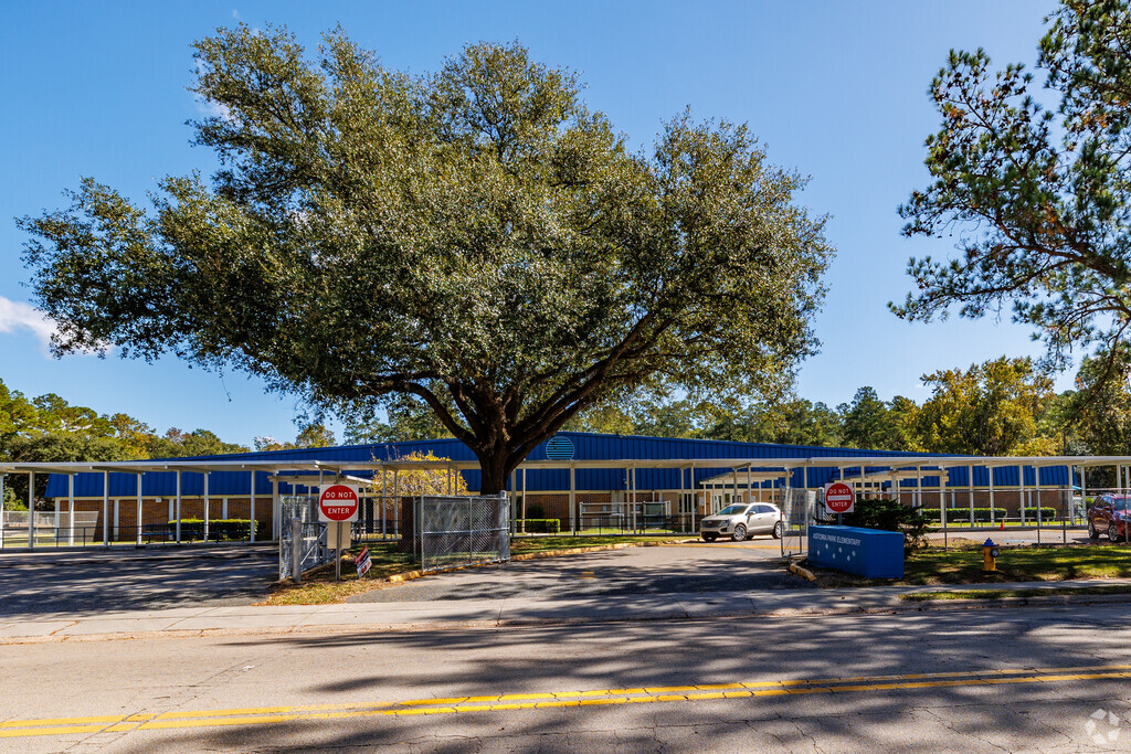 Astoria Park Elementary School - school front