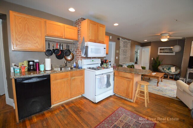 7 Wadsworth St, Allston, MA 02134 - photo 3