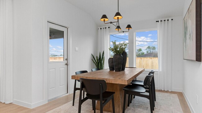 3911 Silver Falls Ln, League City, TX 77573 - photo 5