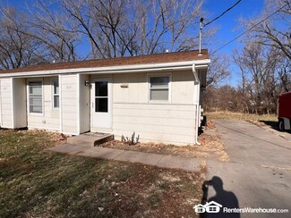 824 Hartford Ave, Des Moines, IA 50315