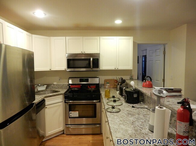 56 Egmont St unit 6, Brookline, MA 02446 - photo 5