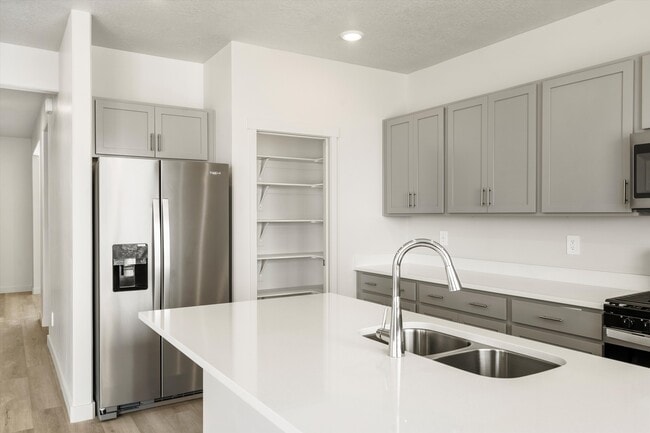 3148 W 3450 S, West Haven, UT 84401 - photo 2