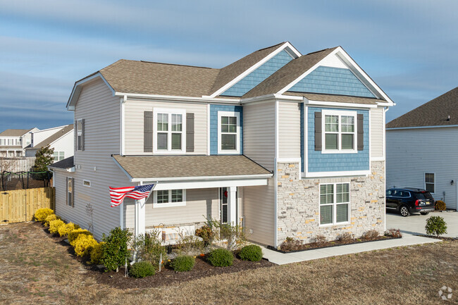 Find charming Cape Cod style homes with spacious lawns in Hampstead.