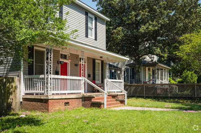 Some properties in Olympia-Granby feature porches.