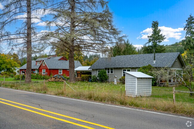 Homes line the streets of the Curtin neighborhood.