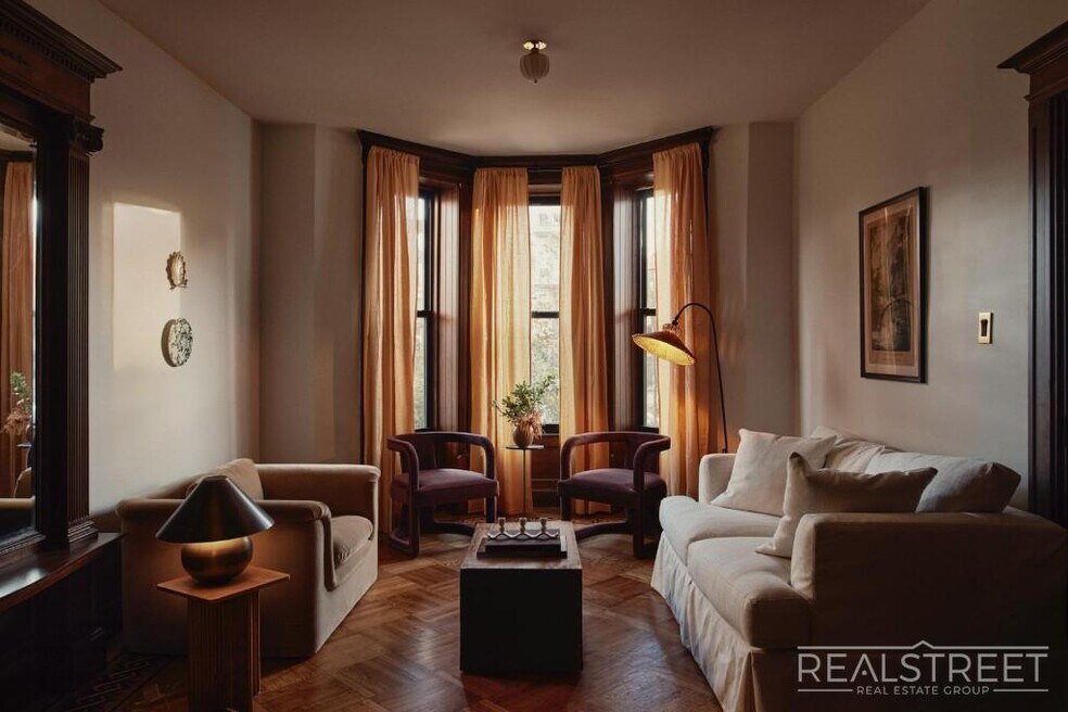 Luxury 4-Bed, 3.5-Bath Duplex with Private...