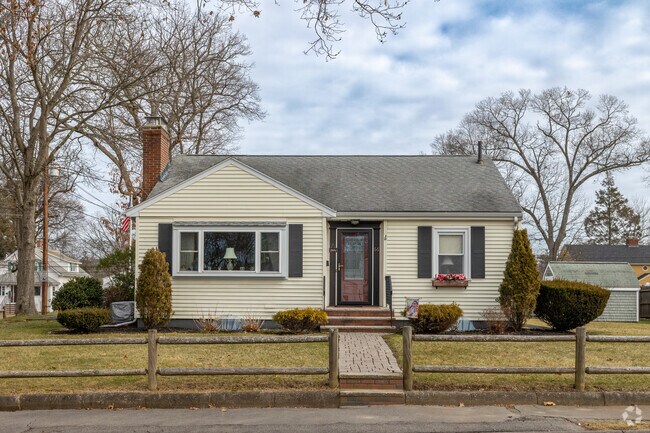 Ranch style homes are particularly common in Braintree Highlands.