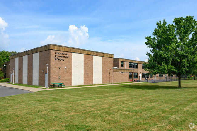 Circleville Elementary in Wallkill, NY has 477 students in grades K-5.