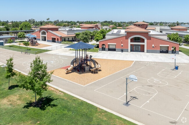 Virginia Lee Rose Elementary School serves grades K-6 in Madera.