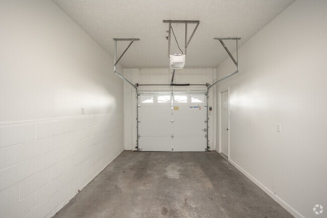 1BR, 1BA - Cranbrook - Garage