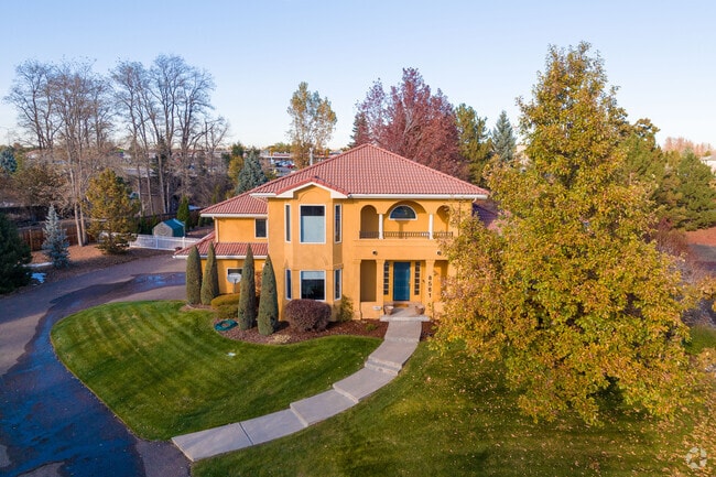 Four Square Mile offers a variety of housing options, from classic 1980s single-family homes to modern townhouses. Neighborhoods like Indian Creek and Dayton Triangle feature everything from bi-levels and ranchers to remodeled condos, catering to a diverse range of homebuyers.