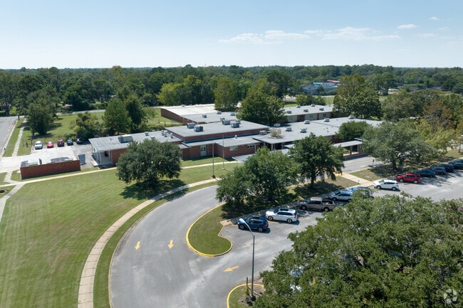 Maryvale Elementary School has an average of 460 students.