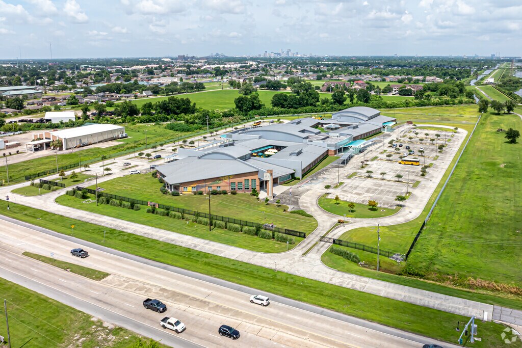 Arlene Meraux Elementary School has 624 students in grades PK-5.