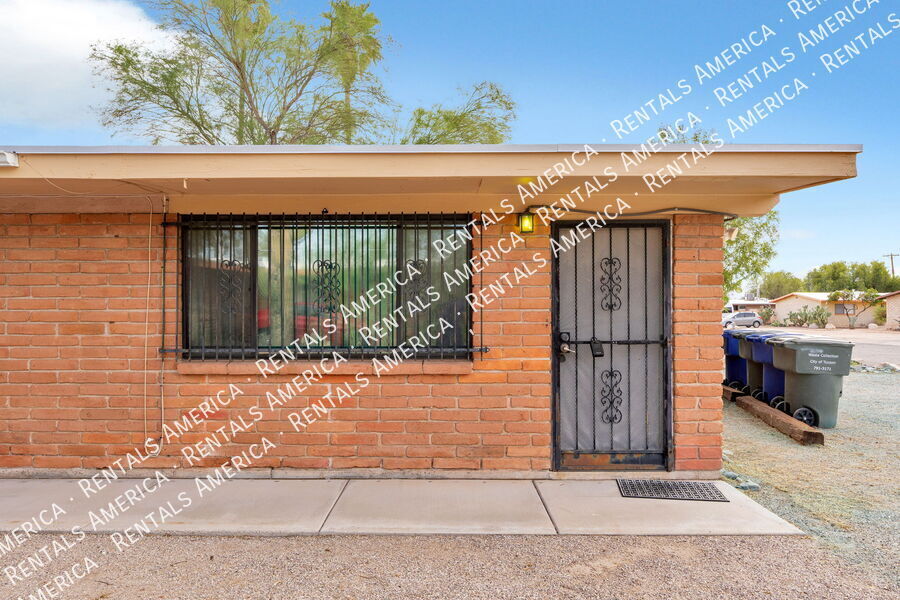 803 E Holaway Dr, Tucson, AZ 85719 - photo 1