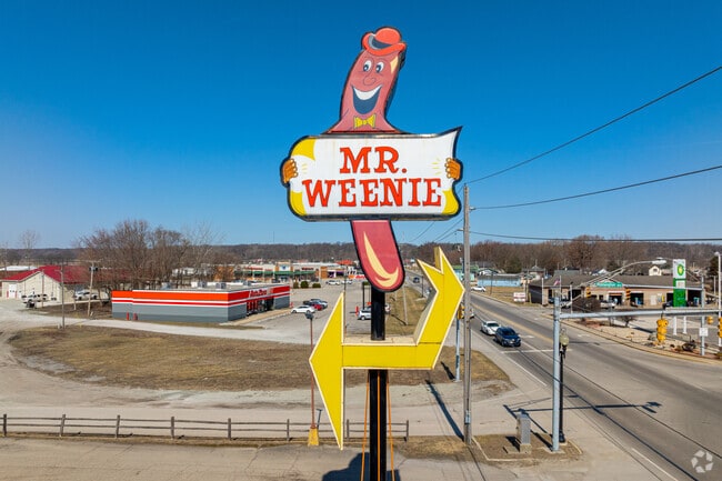 Mr. Weenie has been serving hotdogs to Peru residents for decades.