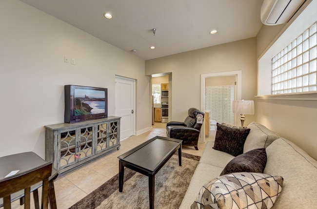 1511 Walnut St unit 4, Vicksburg, MS 39180 - photo 3