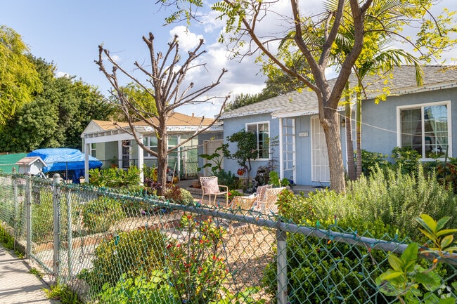 Cottages, generally close to each other, can be found in Van Nuys.