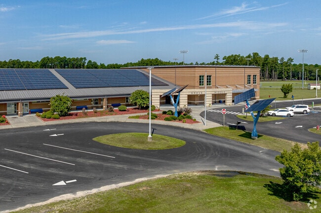 Sandy Grove Middle School uses stustainable energy to power the campus in Rockfish.