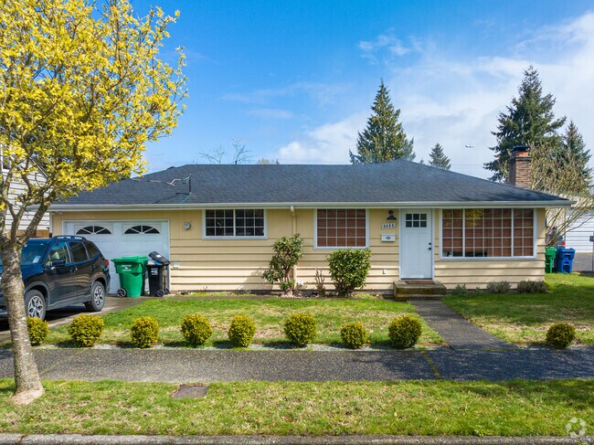 It is fairly common to find single story rambler style homes in the Highland Park neighborhood.