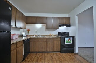 801-907 W Crestwood Dr, Peoria, IL 61614