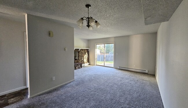 2 bed/1.5 bath with garage