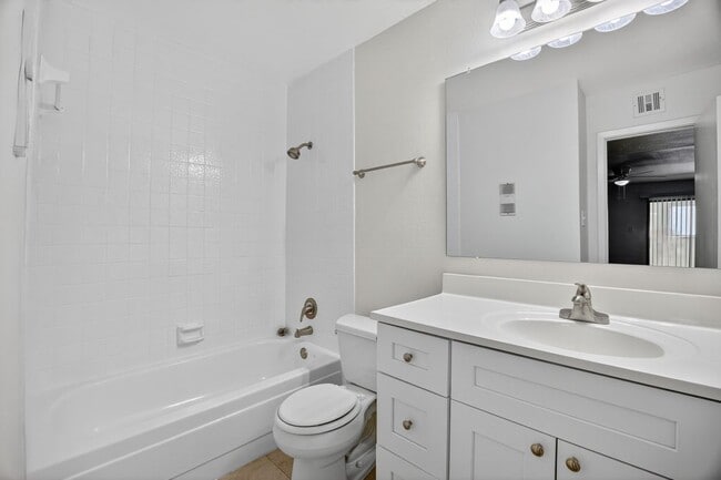 8527 Hearth Dr, Houston, TX 77054 - photo 4