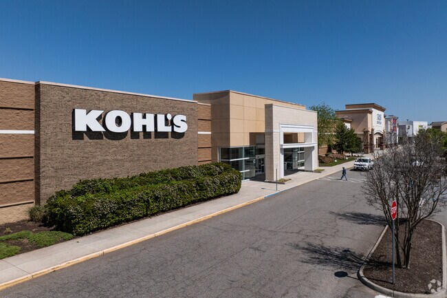 Kohl’s and other stores at nearby Landstown Commons serve Brigadoon residents.