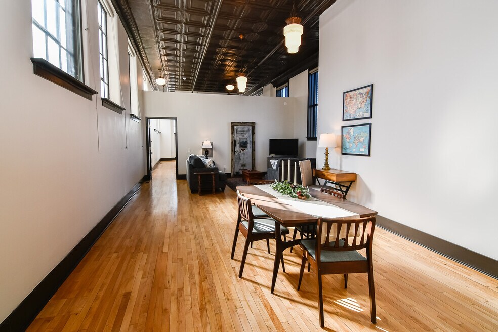 36 W Main St unit 201, Marshalltown, IA 50158 - photo 1