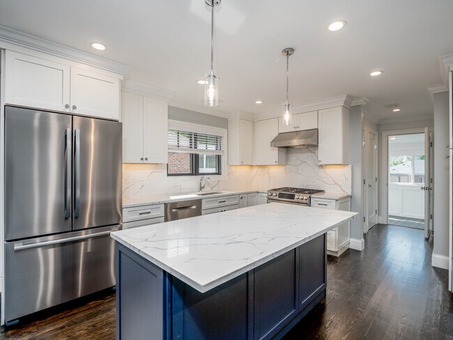 31 Heath St unit 2, Brookline, MA 02445 - photo 3