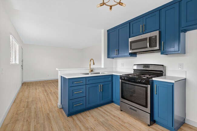 921 Alamitos Ave unit 5, Long Beach, CA 90813 - photo 5