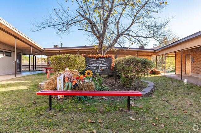 College Station Elementary, just a few miles northeast of Sweet Home, delivers a nurturing PK–5 environment rooted in its proximity to the neighborhood.