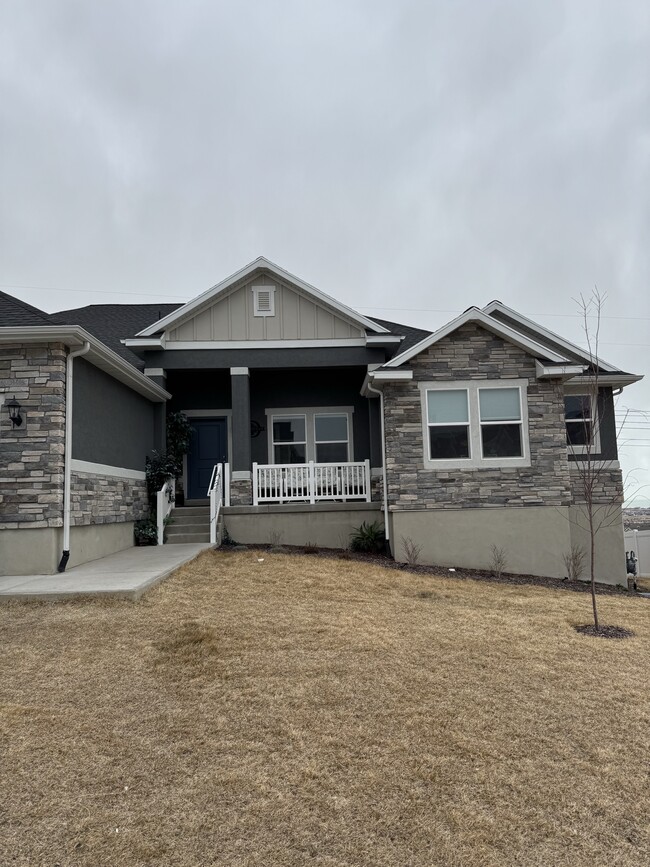 984 N Highpass Dr, Saratoga Springs, UT 84045