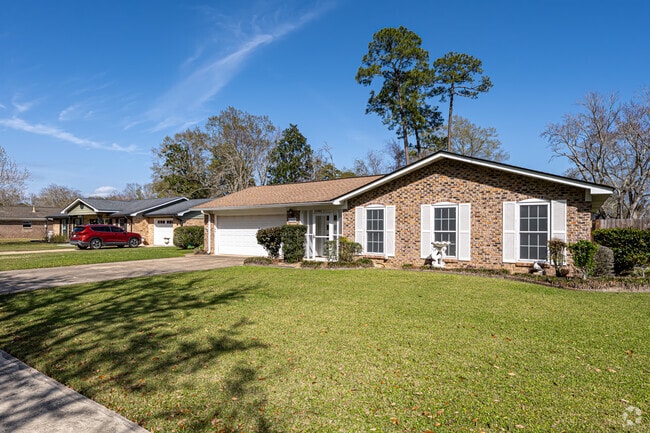 Ranch style homes with garages can be found in Gulf Park Estates.