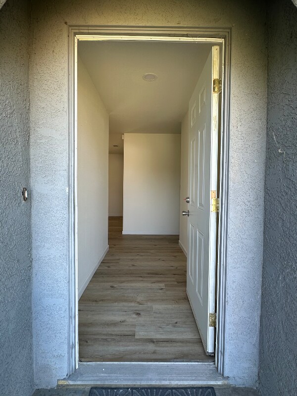 1038 S Kent Ct, Visalia, CA 93277 - photo 2