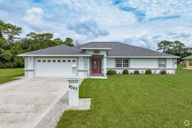 Contemporary homes in Homosassa Springs can be seen throughout the area, in many styles.