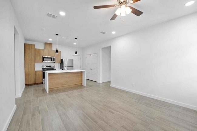 1402 W Platinum Dr unit 4, Pharr, TX 78577 - photo 3