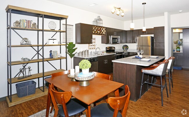 2BR,2BA,1088SF - Grand Courtyard