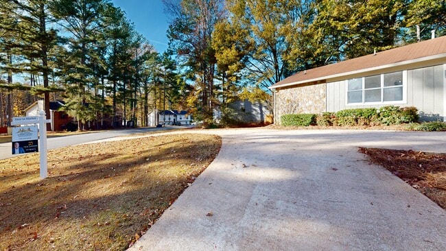 8936 Western Pines Dr, Douglasville, GA 30134 - photo 2