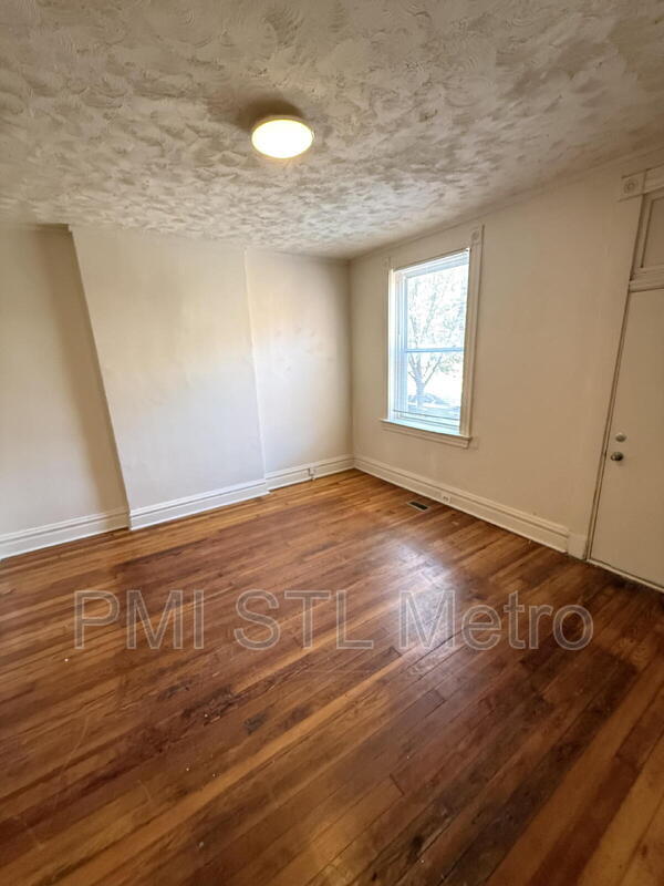 3150 Oregon Ave unit 3150, St. Louis, MO 63118 - photo 3