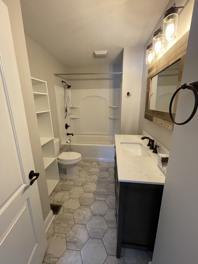 2703 Center St, Des Moines, IA 50312 - photo 6