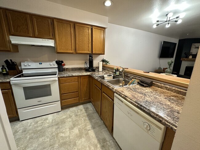2830 Happy Ln unit 14, Anchorage, AK 99507 - photo 5