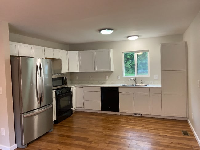 793 Robertson Dr, Brighton, MI 48116 - photo 3