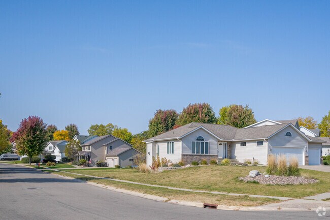Golfview has wide streets with sidewalks on both sides