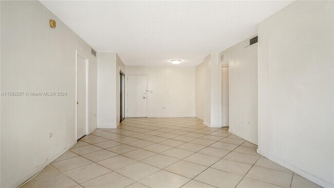 Oceanside Plaza unit 14T, Miami Beach, FL 33140 - photo 5