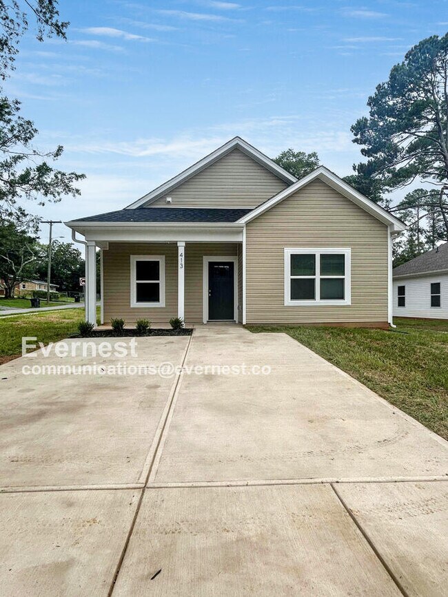413 S Davis St, Dallas, NC 28034