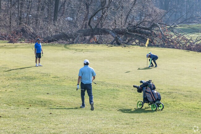 Briarwood residents considers Forest Parks Golf Course their favorite local course.