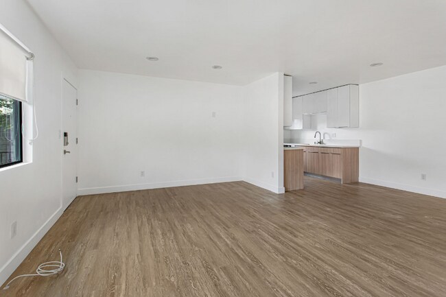 1949 Park Grove Ave unit 5, Los Angeles, CA 90007 - photo 7